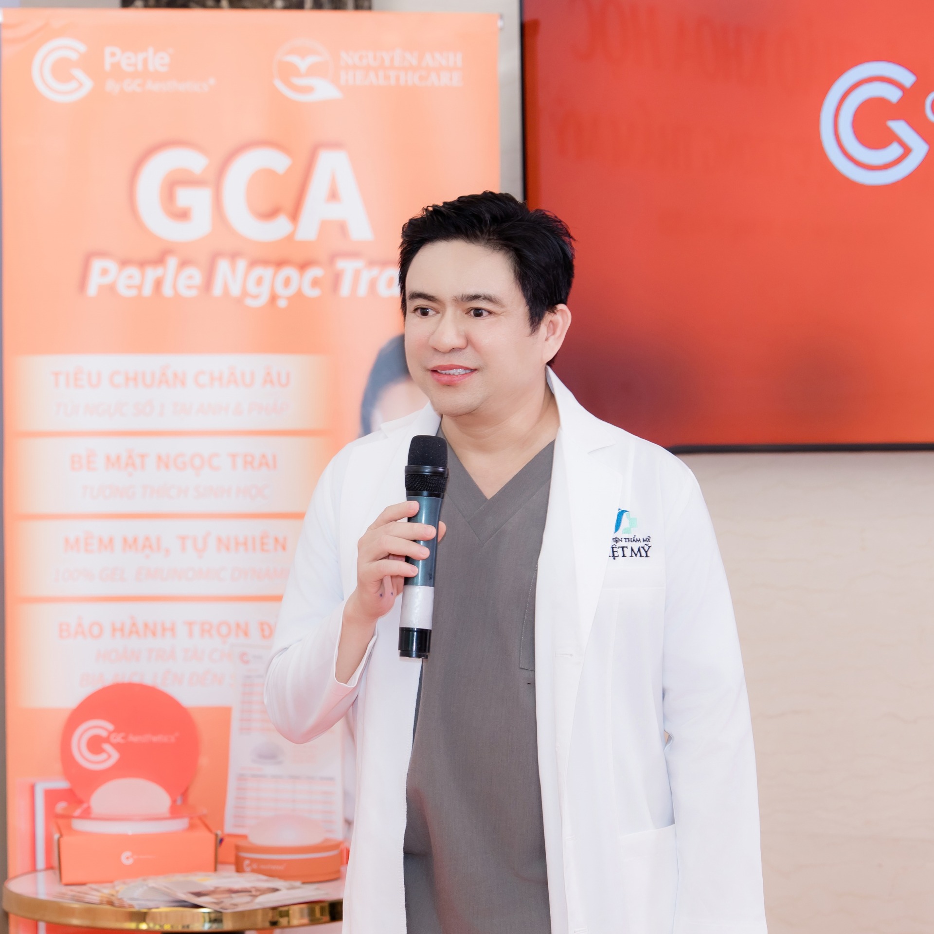 Bác sĩ Chiêm Quốc Thái tư vấn chọn túi nâng ngực phù hợp